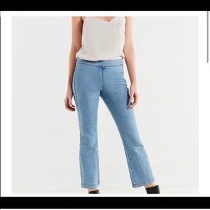 BDG High Rise Cropped Side Zip Jeans Size 8